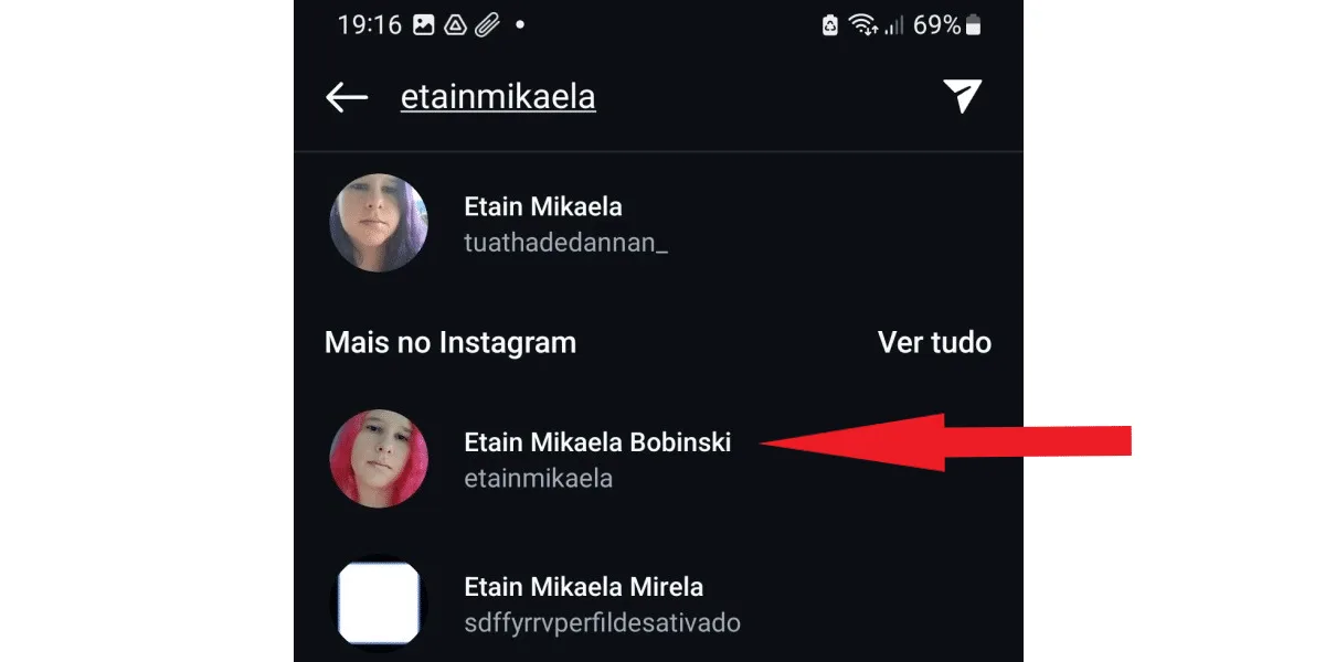 Screenshot of a Direct Message on Instagram showing how to select a profile to chat with.